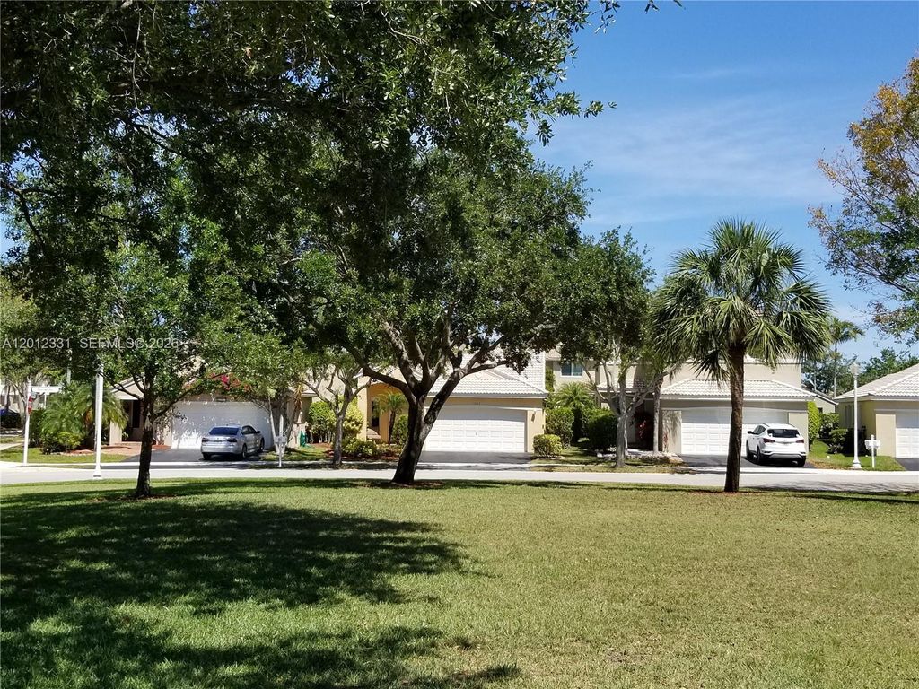 Photo of 1527 Palermo Dr, Weston, FL 33327 (MLS # A12012331)