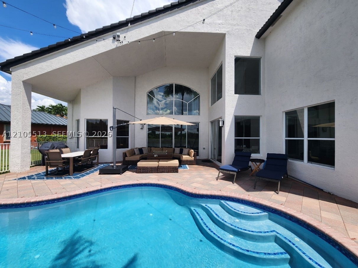 3920 SW 195th Ter
