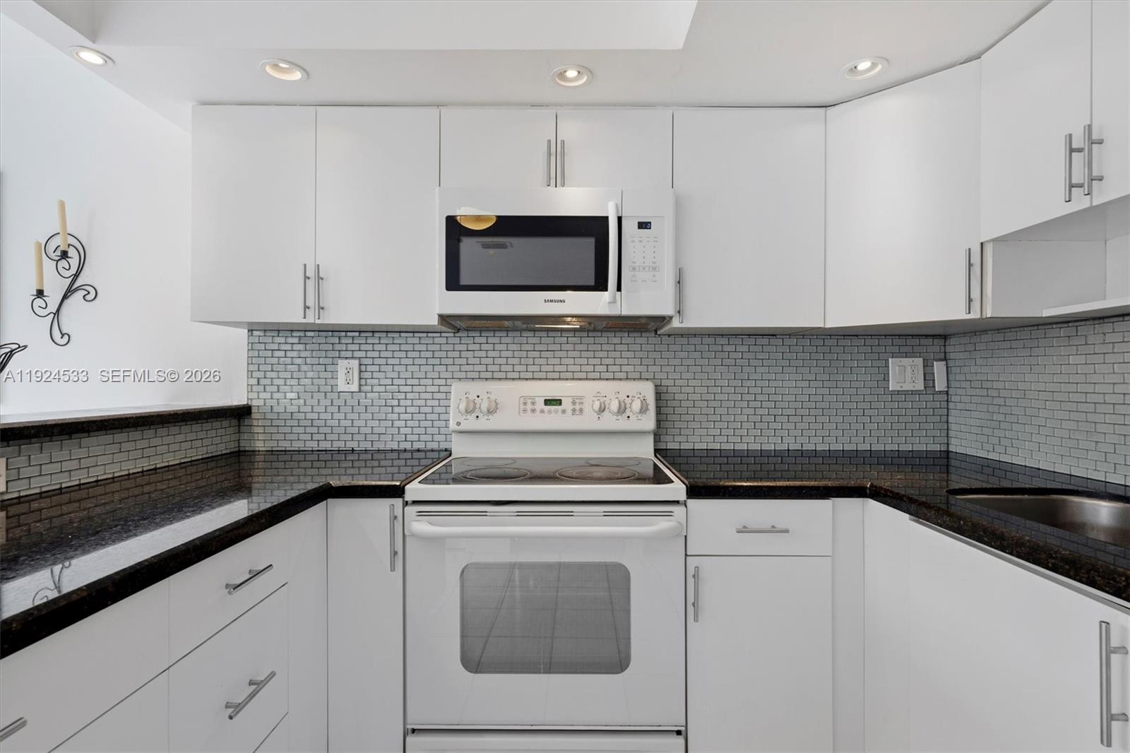 LAKE & TENNIS VILLAS PH 1 - Residential