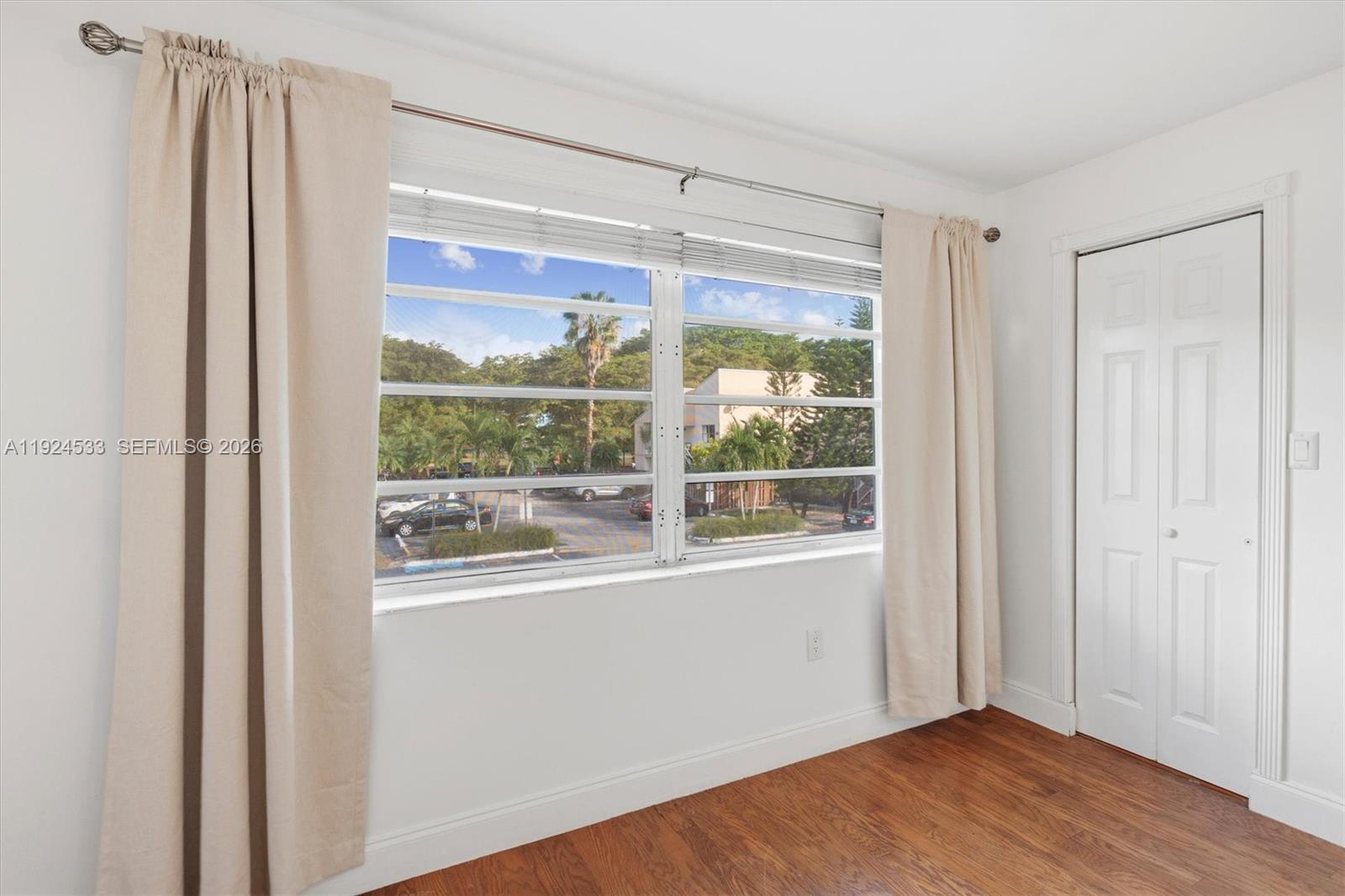 LAKE & TENNIS VILLAS PH 1 - Residential