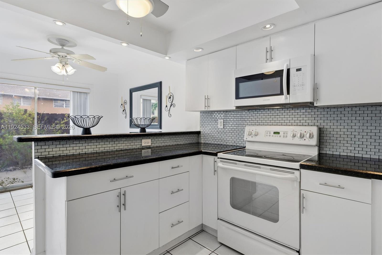 LAKE & TENNIS VILLAS PH 1 - Residential