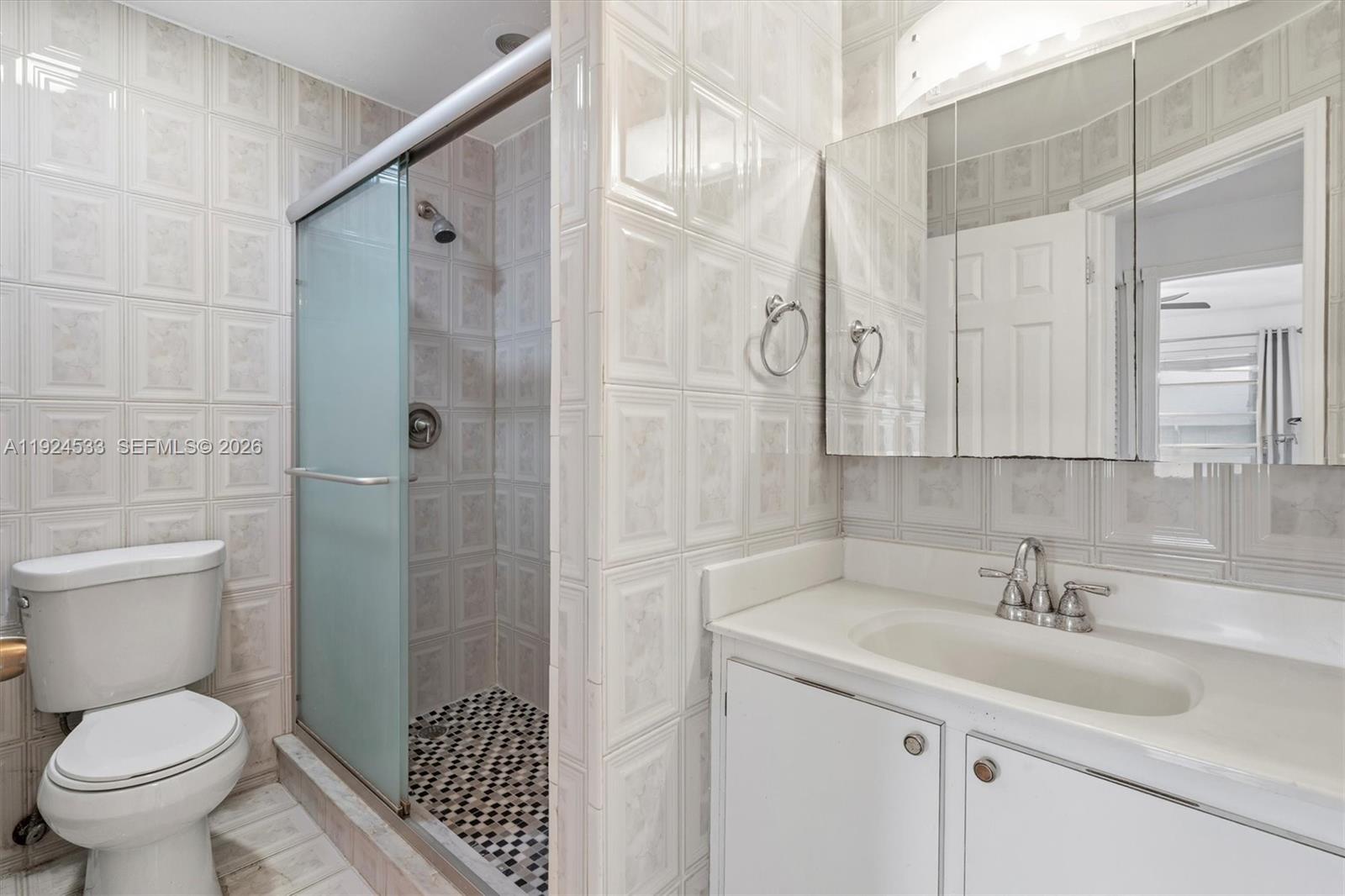 LAKE & TENNIS VILLAS PH 1 - Residential