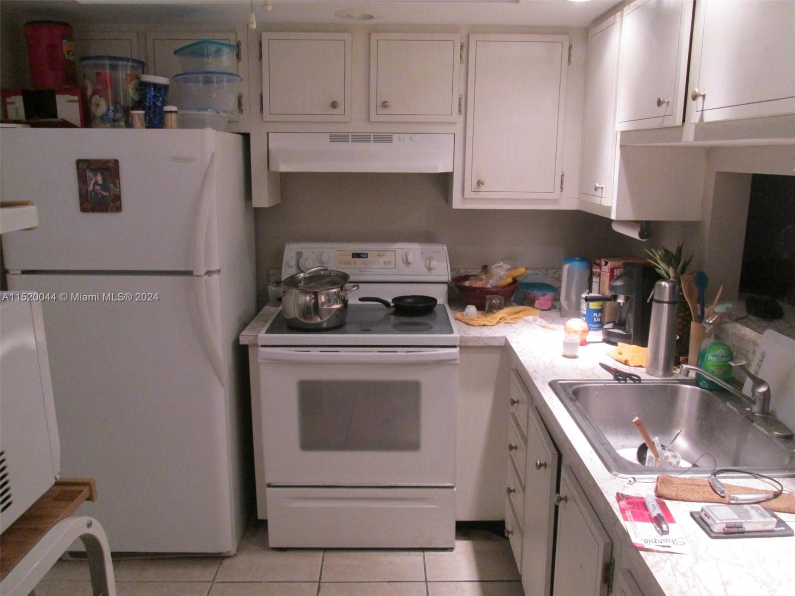 HIBISCUS GARDENS CONDO - Residential