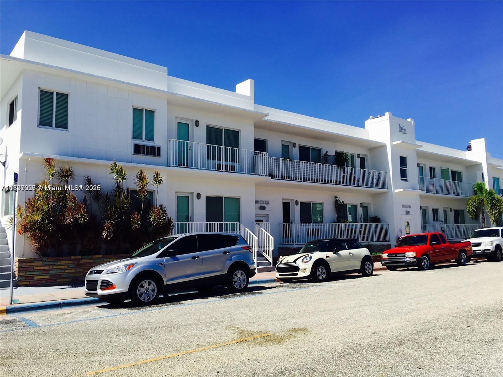 Only three blocks from the beach! This cozy unit is in a modern low-rise building and has its own private front balcony plus back access. You’ll love the wood floors, updated kitchen and bathroom, and impact windows and doors. The neighborhood is full of restaurants, cafés, parks, and shops you can easily walk to.