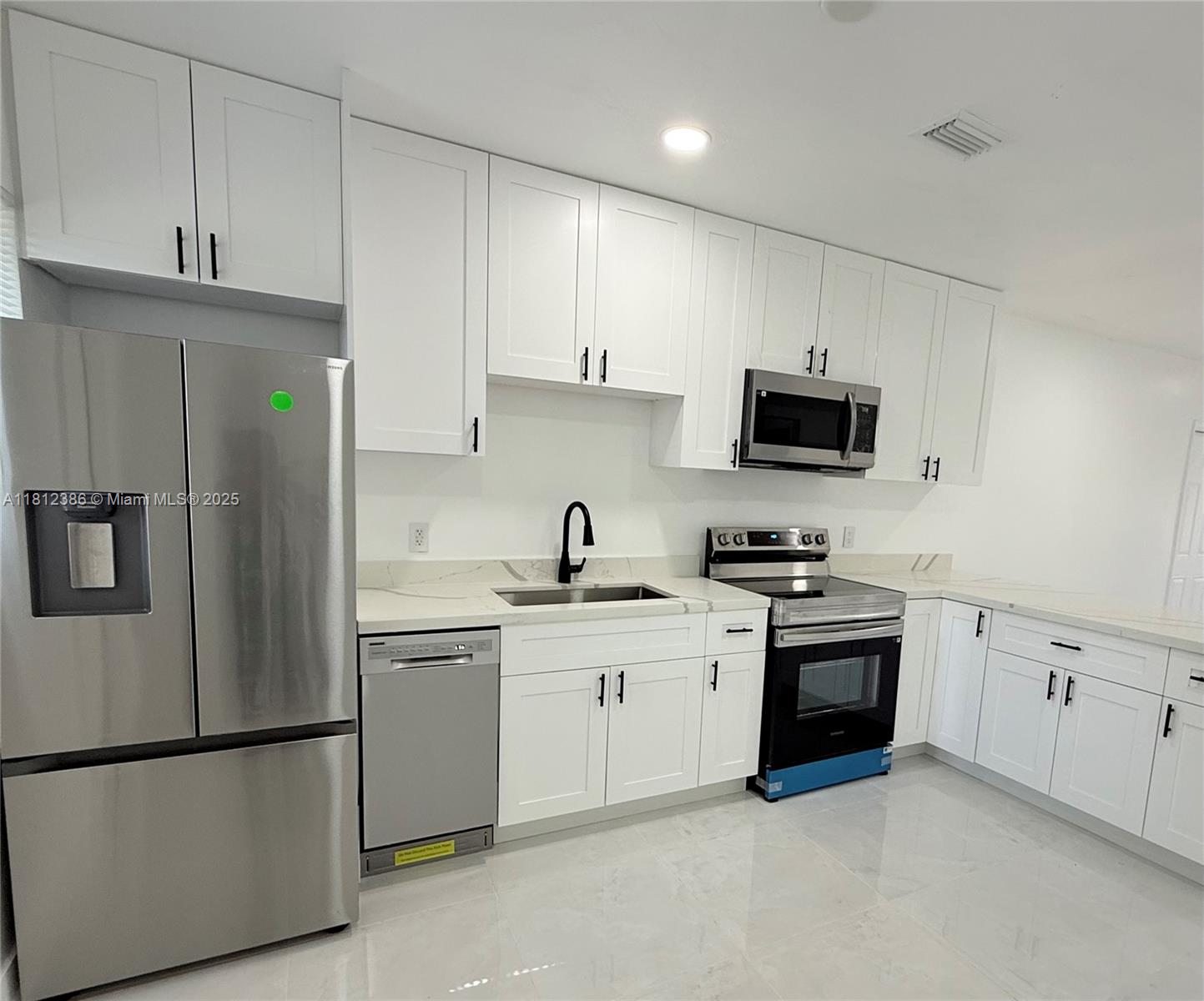 Rental Property at 209 Nw 10th St 1-4, Hallandale Beach, Broward County, Florida - Bedrooms: 2 
Bathrooms: 1  - $2,200 MO.