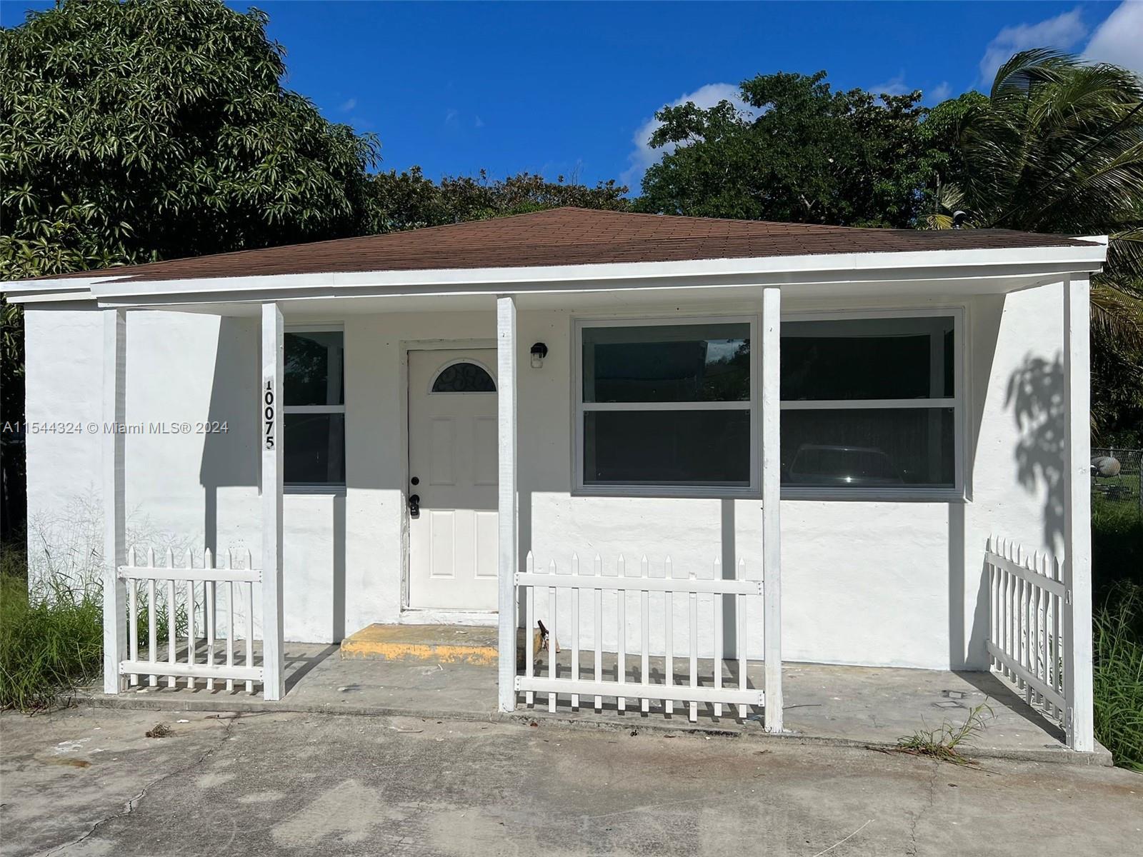 10075 W Jessamine St St, Miami, Broward County, Florida - 3 Bedrooms  
2 Bathrooms - 