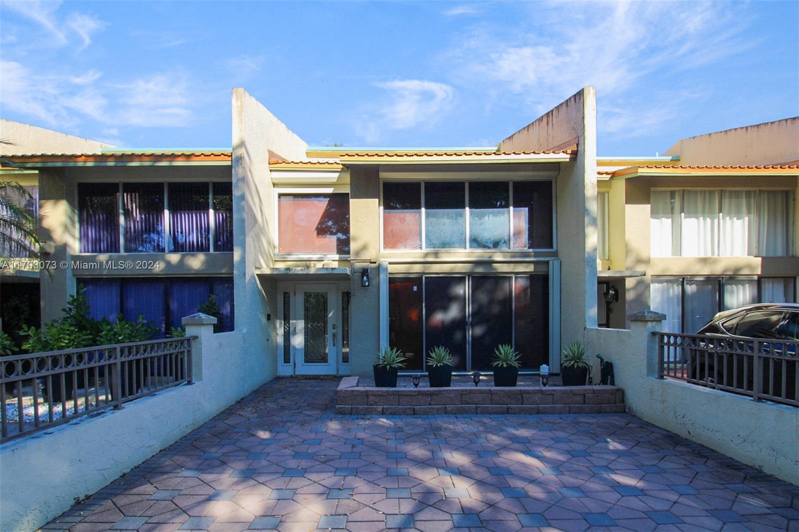 730 E Coco Plum Cir 3