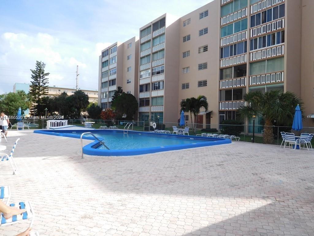 Property for Sale at 319 Ne 14th Ave 505, Hallandale Beach, Broward County, Florida - Bedrooms: 1 
Bathrooms: 1  - $172,900