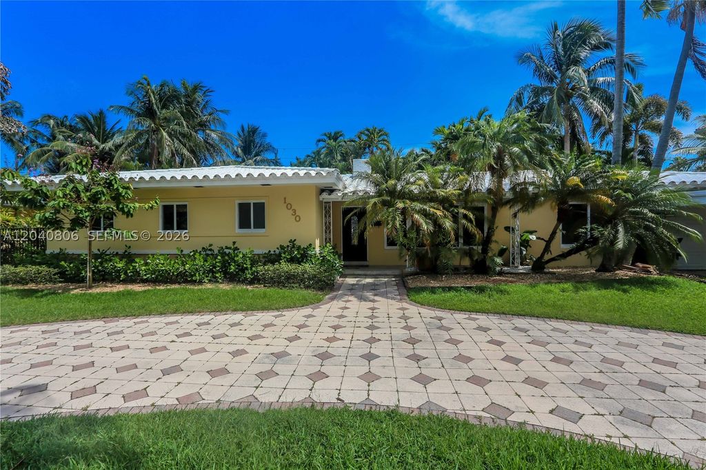 Photo of 1030 Polk St, Hollywood, FL 33019 (MLS # A12040806)