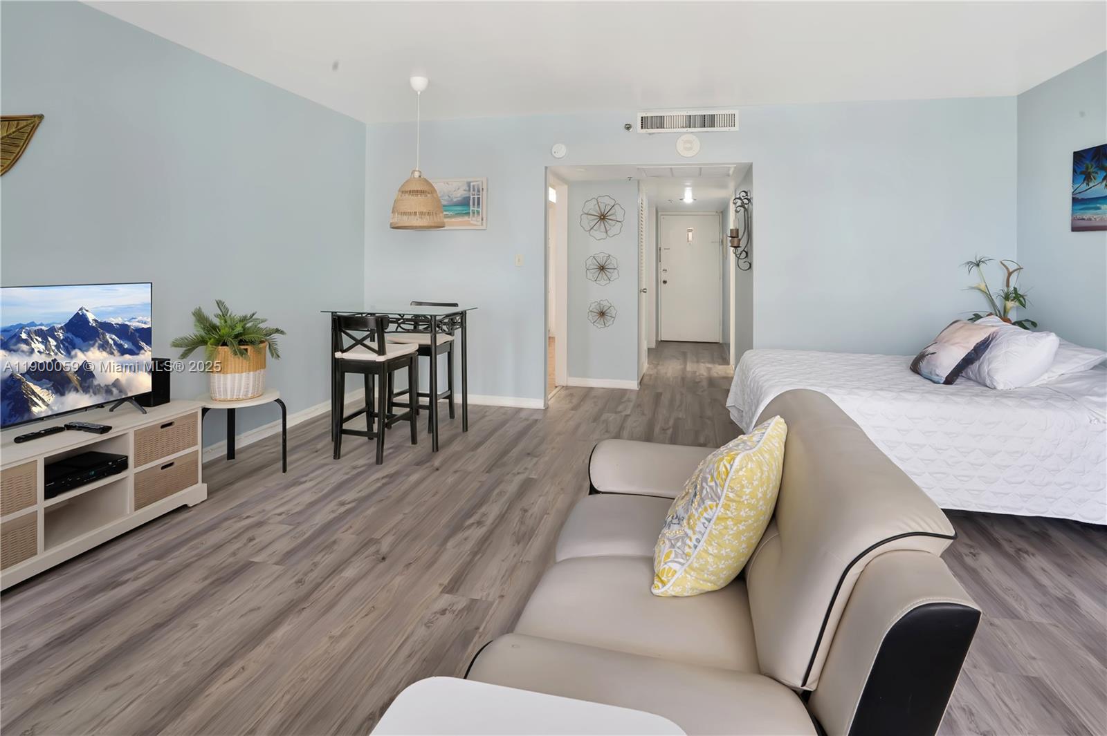 THE DECOPLAGE CONDO - Residential