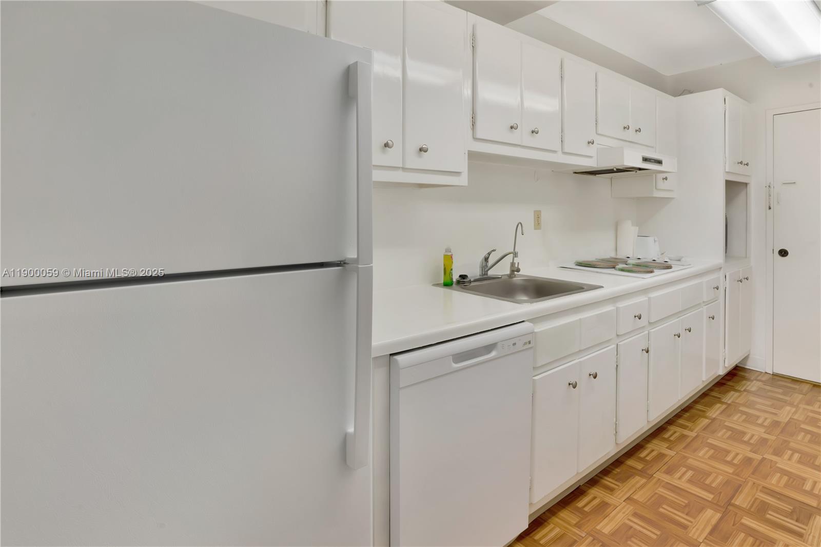 THE DECOPLAGE CONDO - Residential