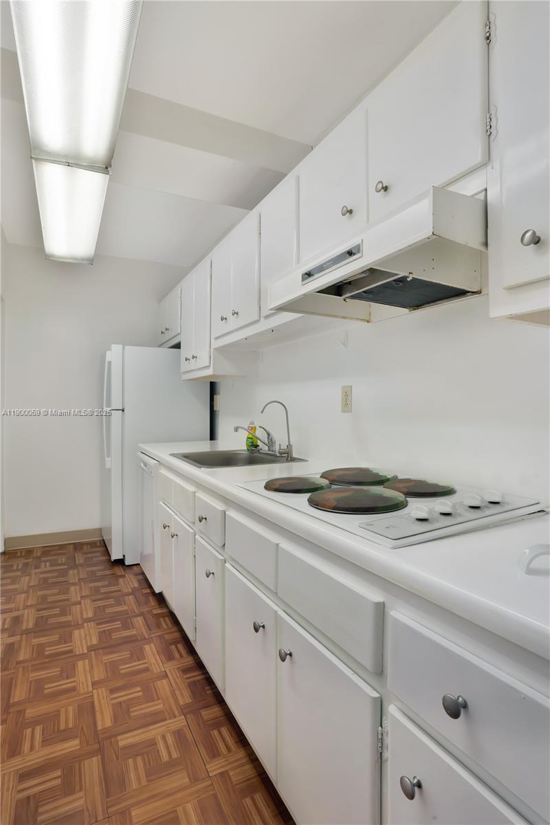 THE DECOPLAGE CONDO - Residential