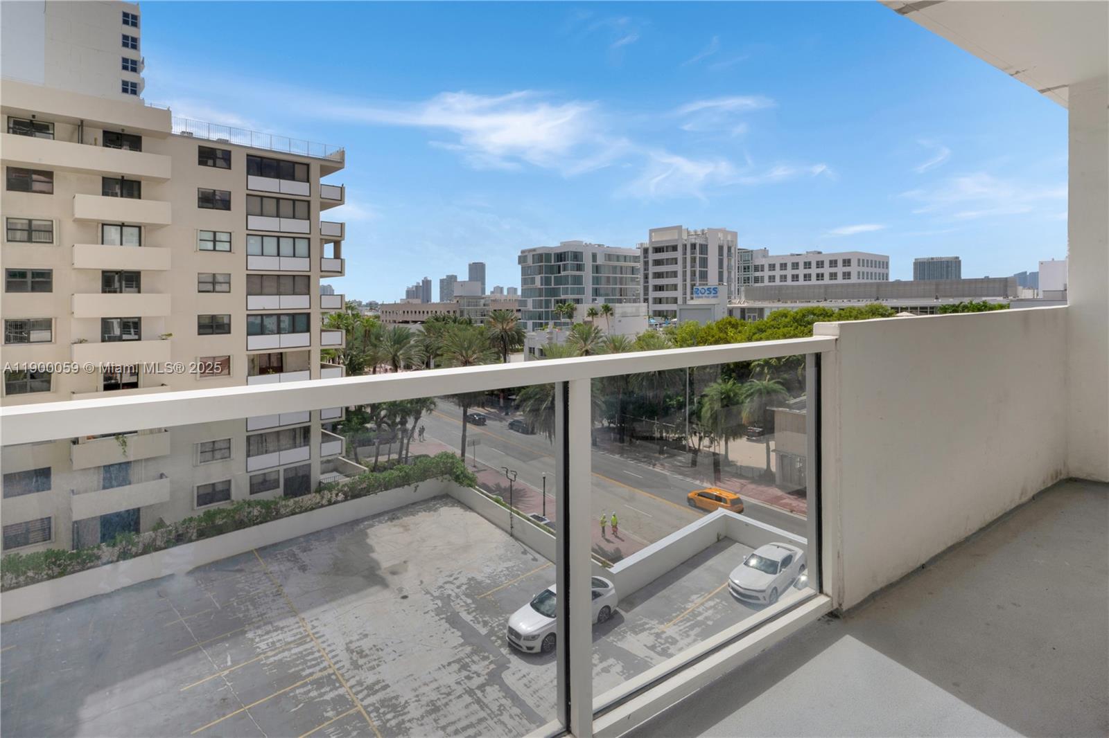 THE DECOPLAGE CONDO - Residential