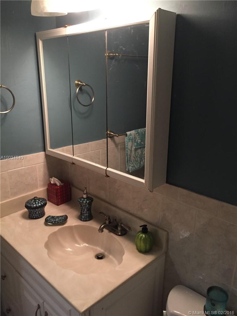 Hollywood 1-21 B - Residential Lease