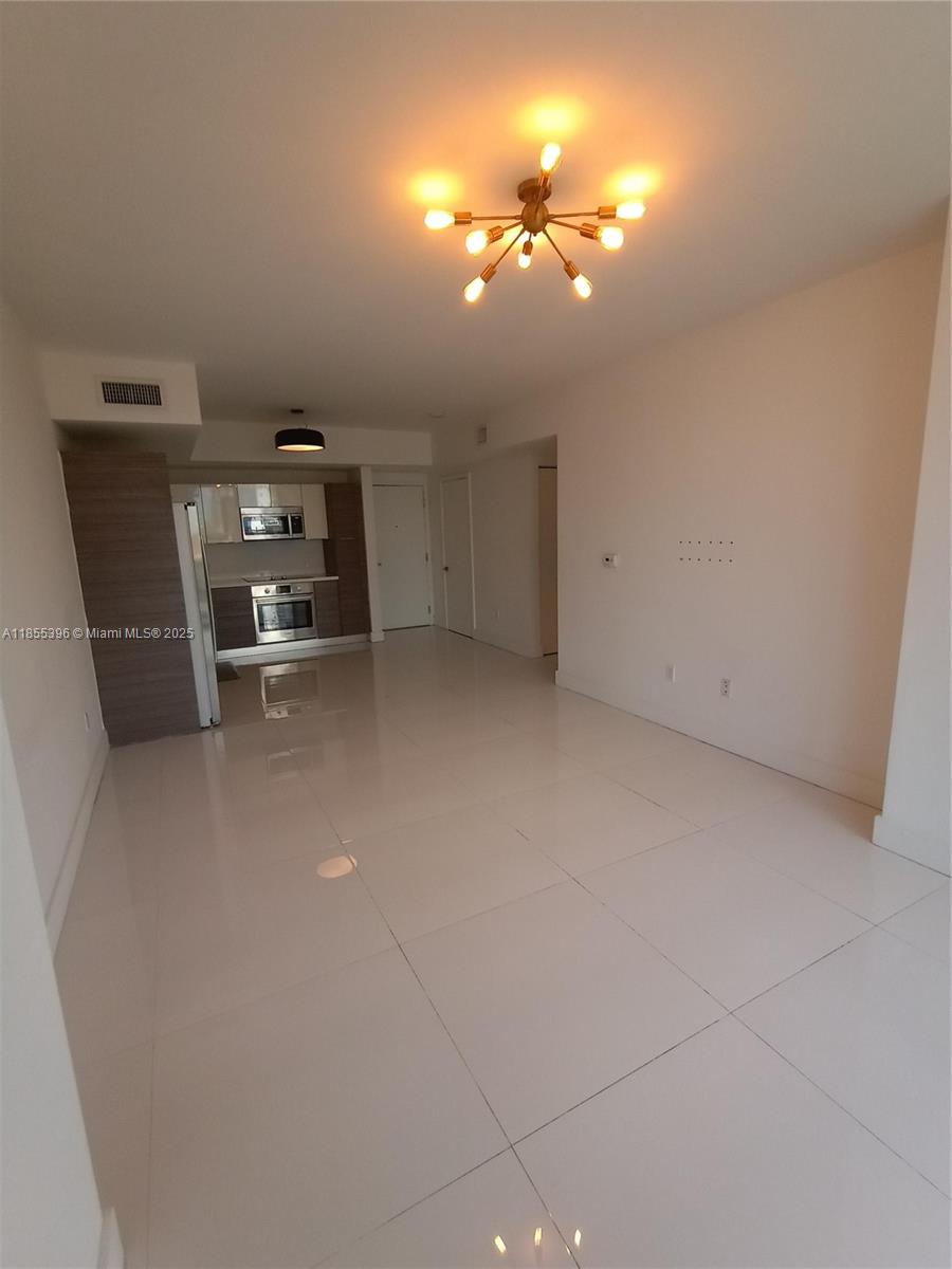 1010 SW 2nd Ave 1806