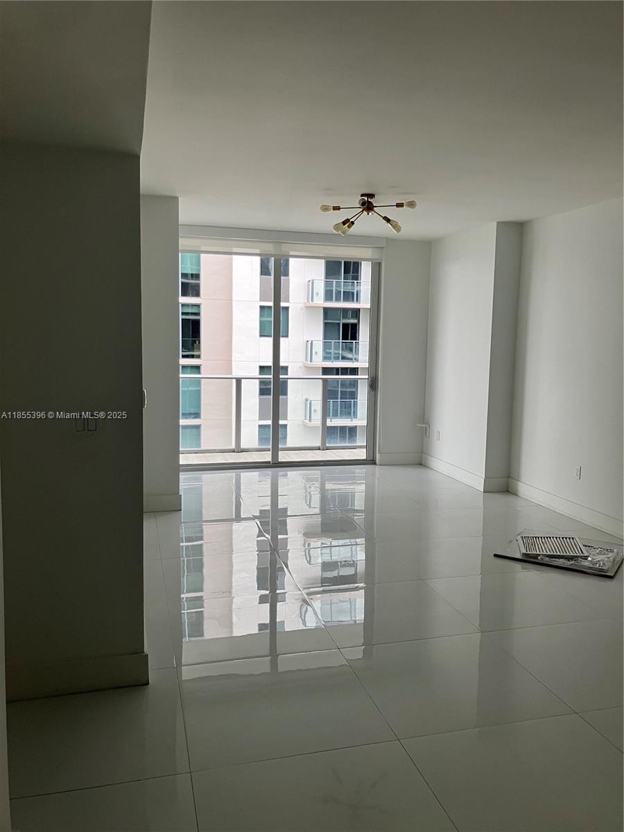 1010 SW 2nd Ave 1806