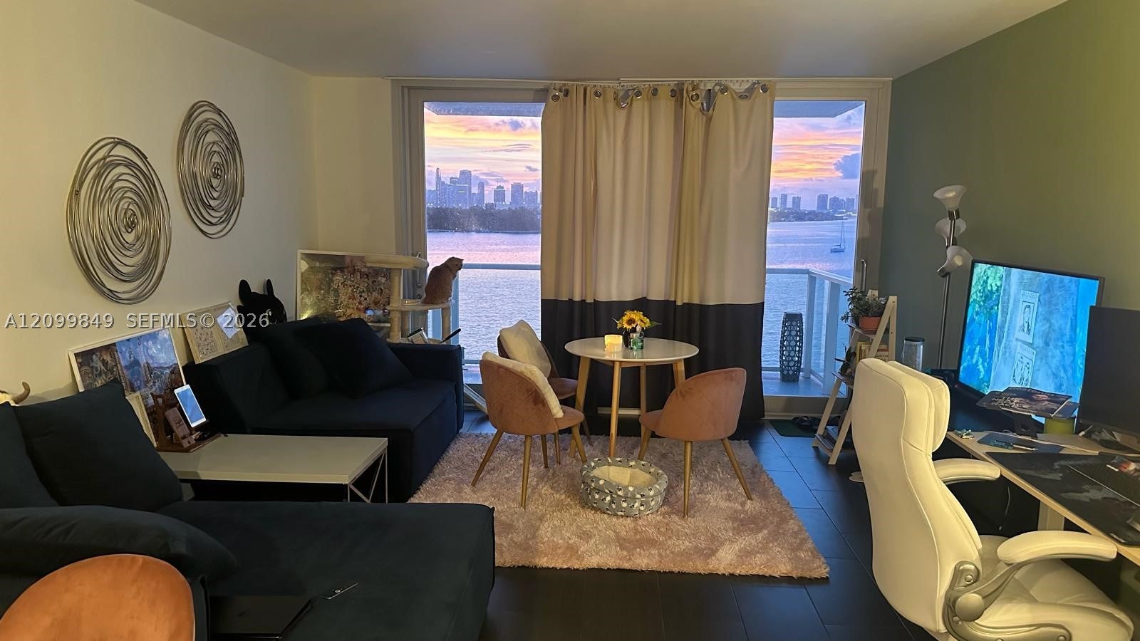 1000 West Ave 617