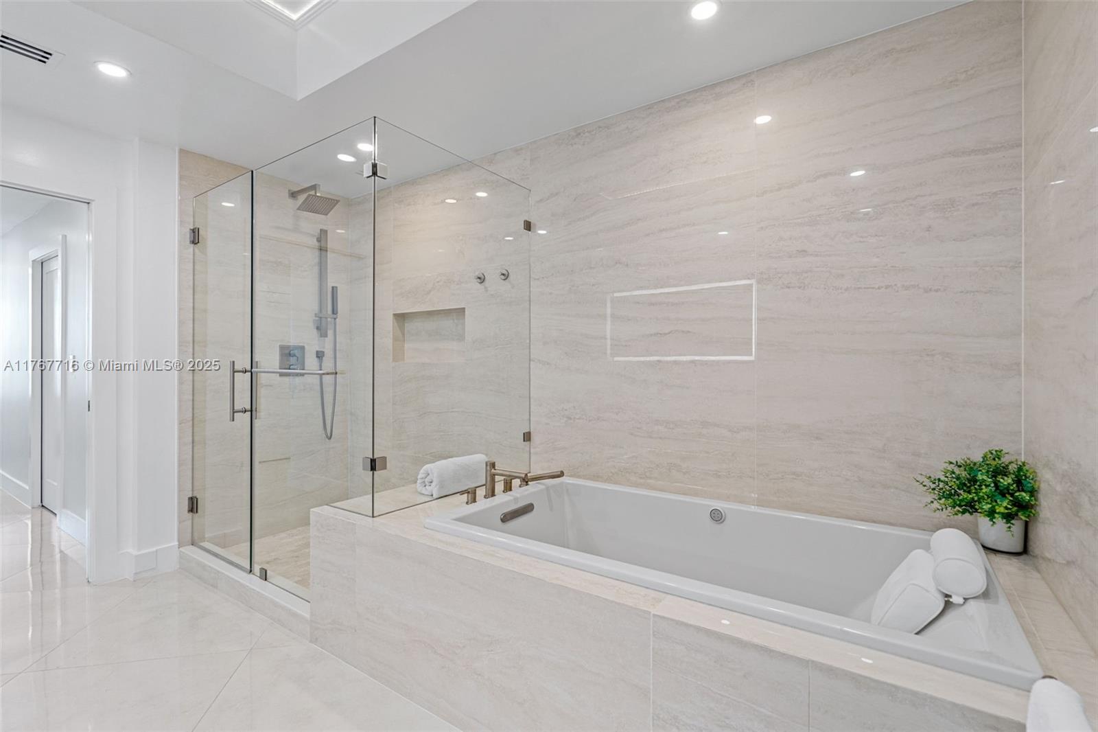 3030 AVENTURA CONDO - Residential