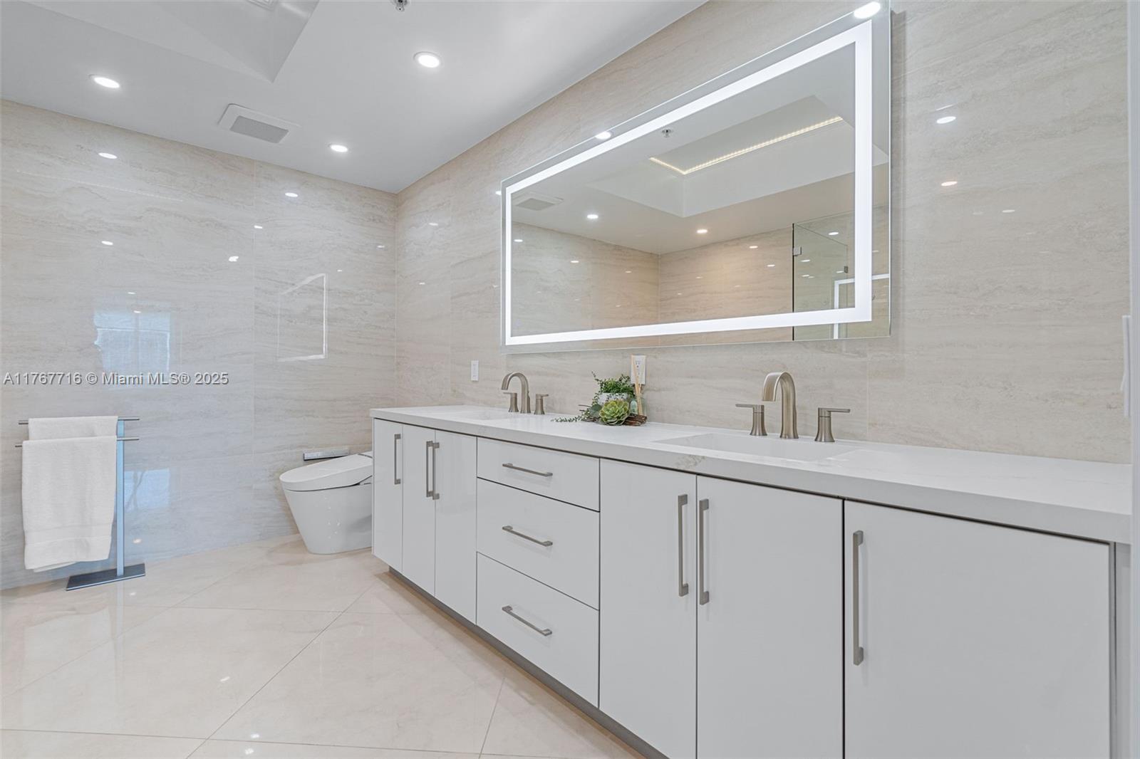 3030 AVENTURA CONDO - Residential
