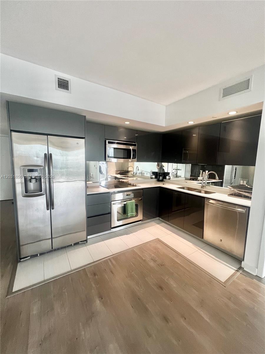 31 SE 6th St 2307