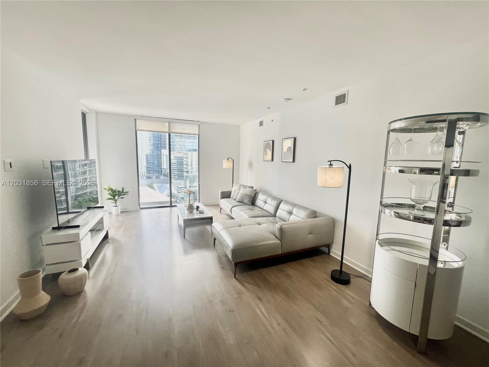 31 SE 6th St 2307