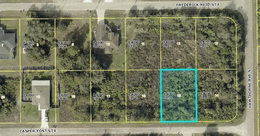 Nice homesite for your new dream home in Lehigh Acres, or an excellent spot for a spec house! Located in a growing area of new construction homes!