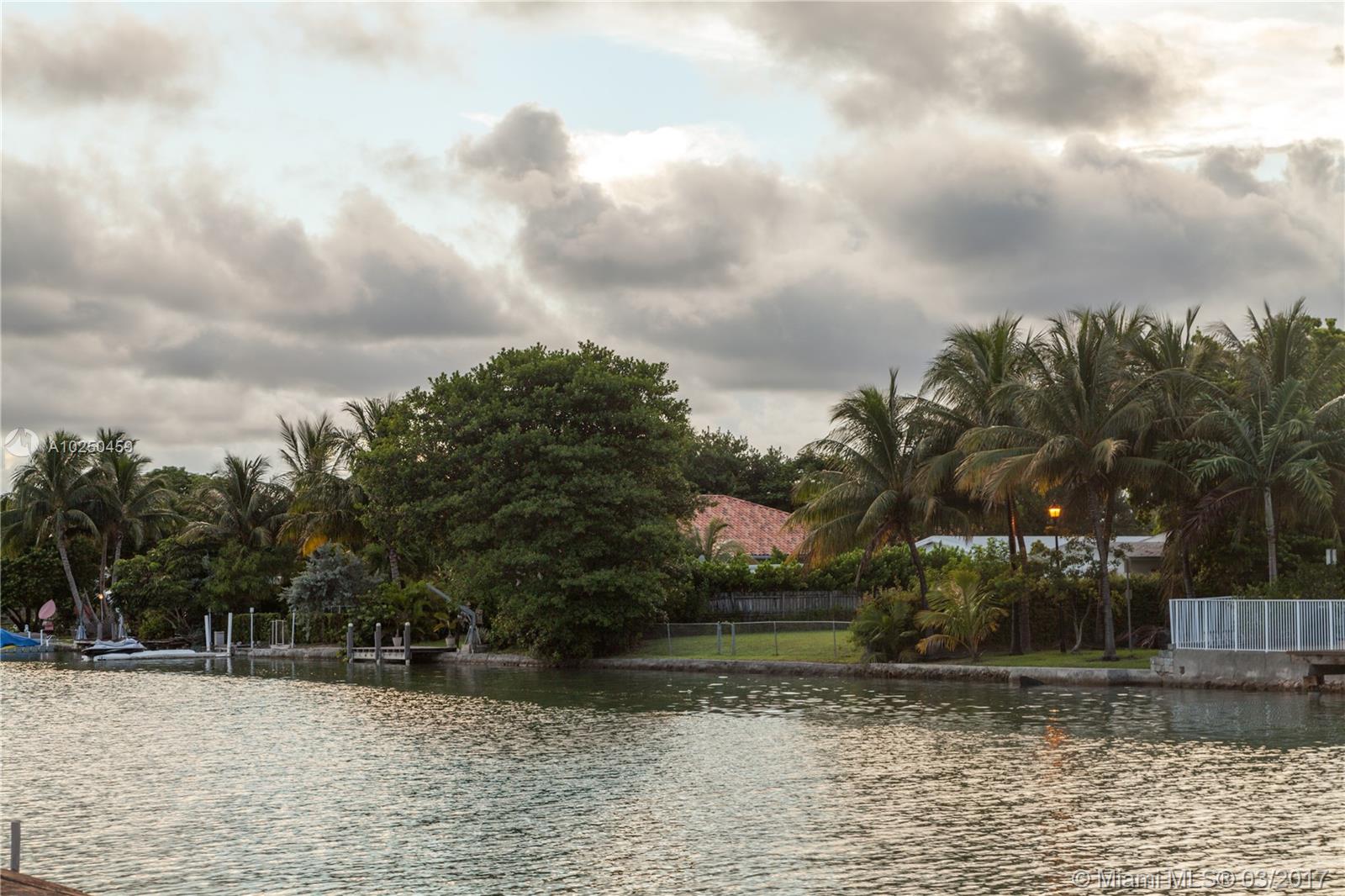 MARSEILLES DECO CONDO - Residential Lease