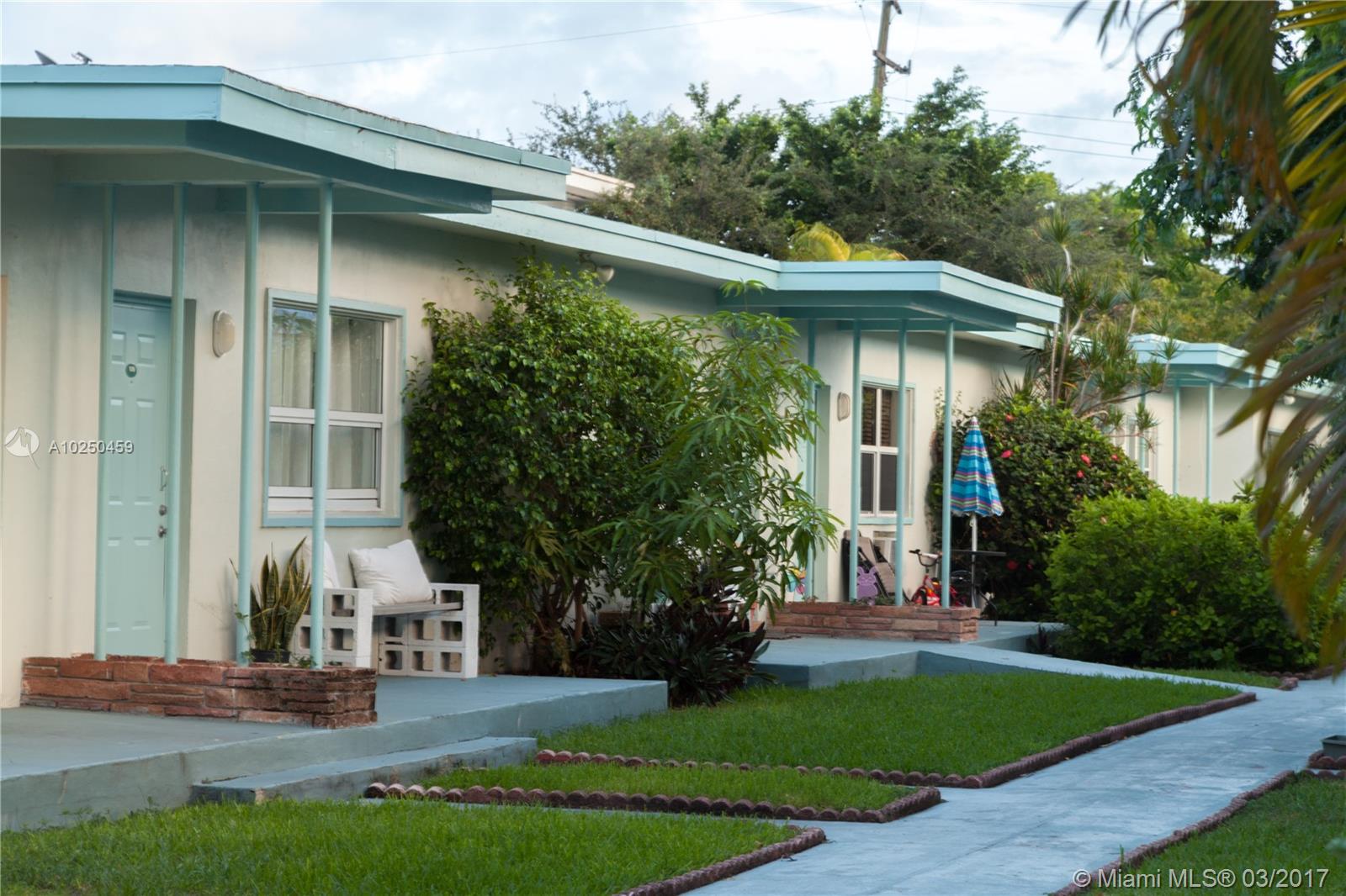 MARSEILLES DECO CONDO - Residential Lease