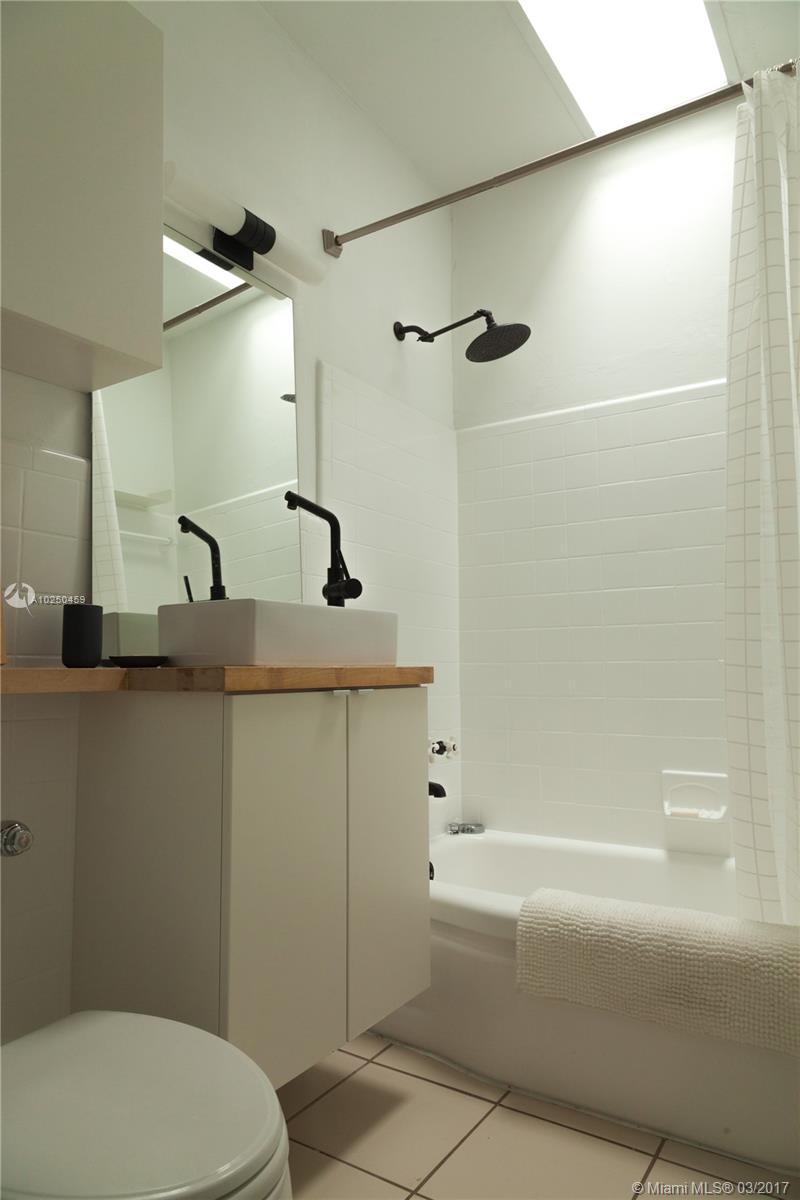 MARSEILLES DECO CONDO - Residential Lease