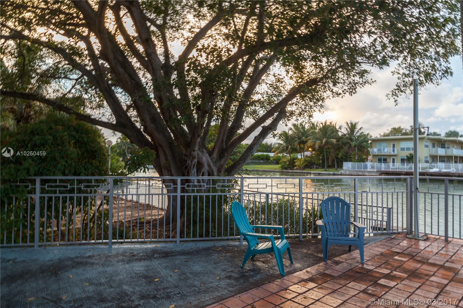 MARSEILLES DECO CONDO - Residential Lease