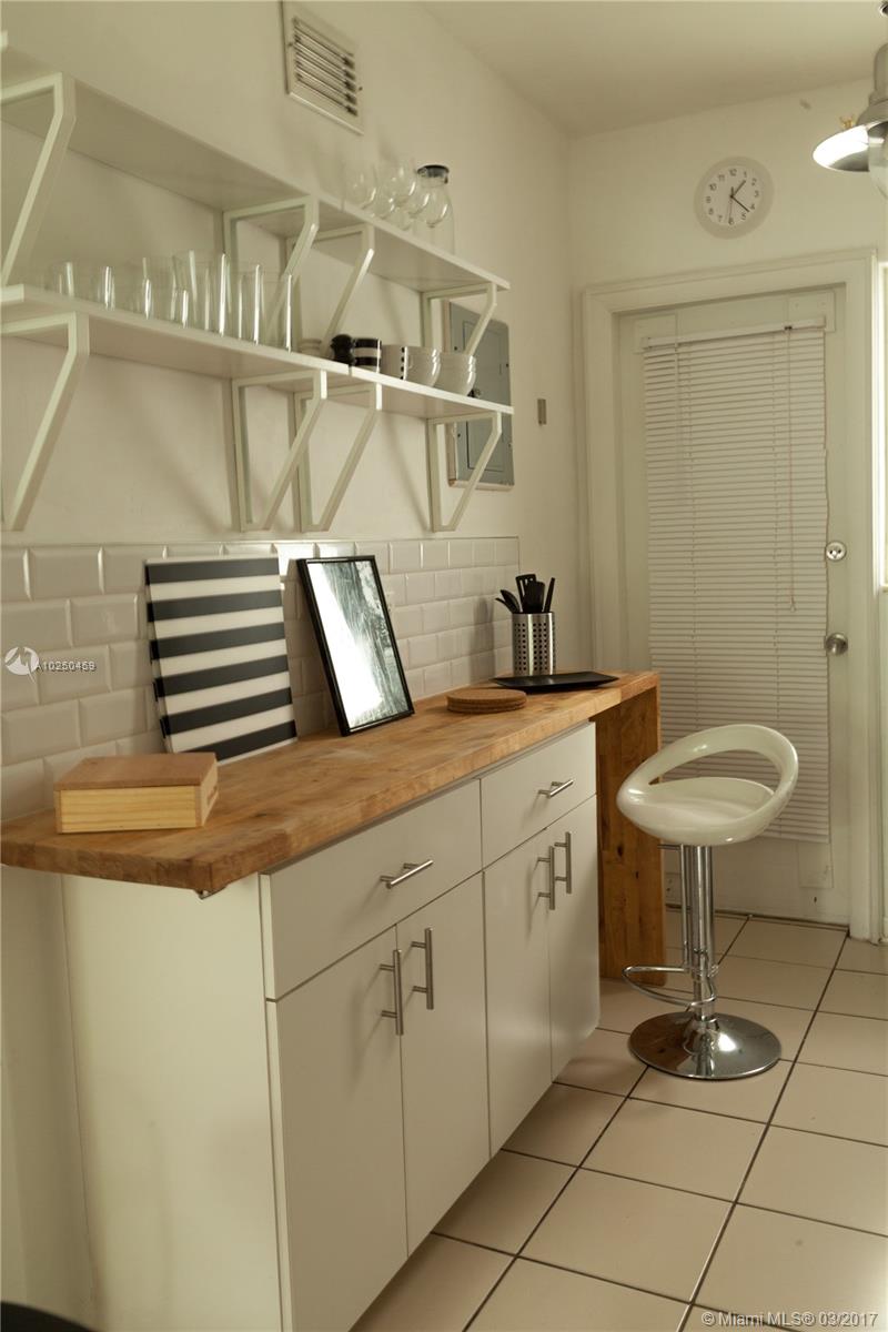 MARSEILLES DECO CONDO - Residential Lease