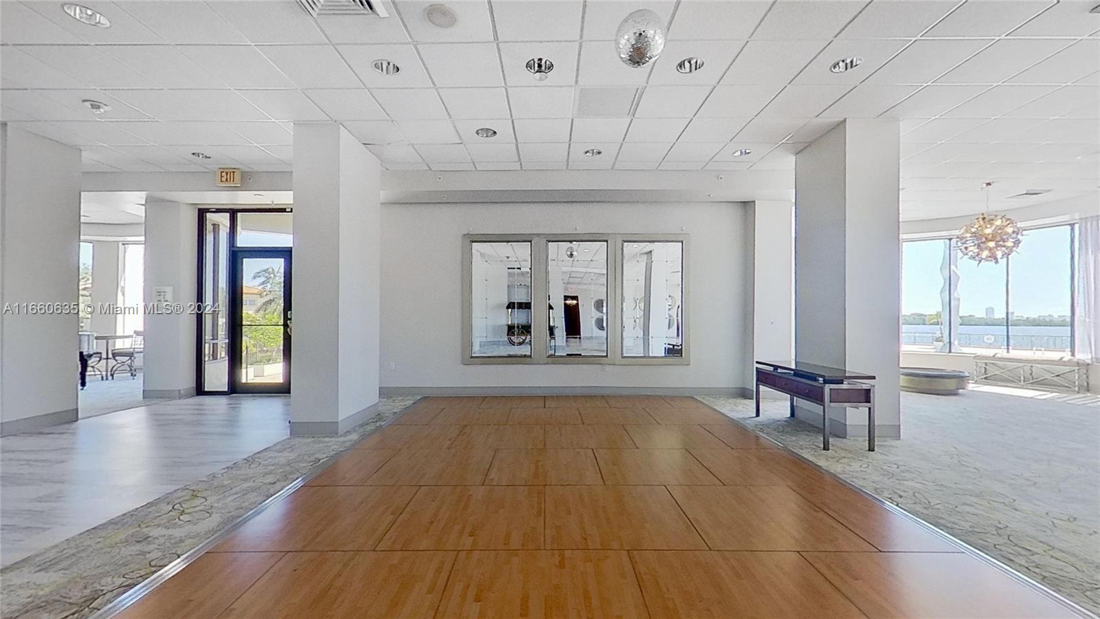 CRICKET CLUB CONDO - Residential