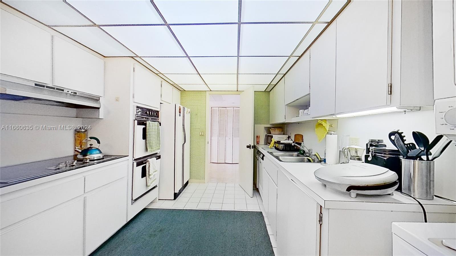 CRICKET CLUB CONDO - Residential