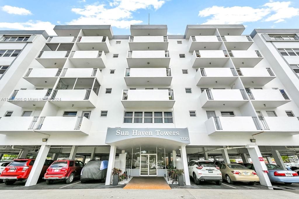 1720 Jefferson St 511, Hollywood, Broward County, Florida - 1 Bedrooms  
2 Bathrooms - 