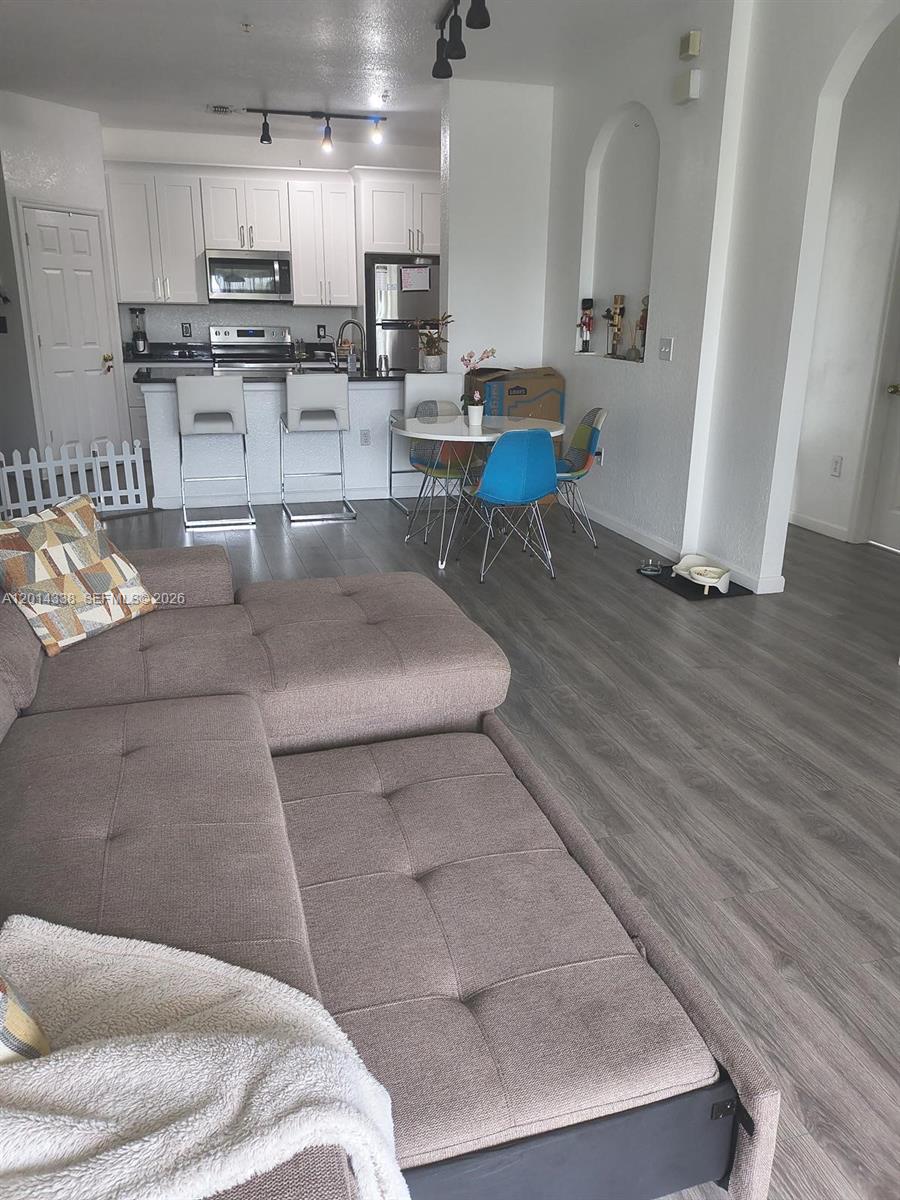 HORIZONS AT VISTA LAKES - Residential
