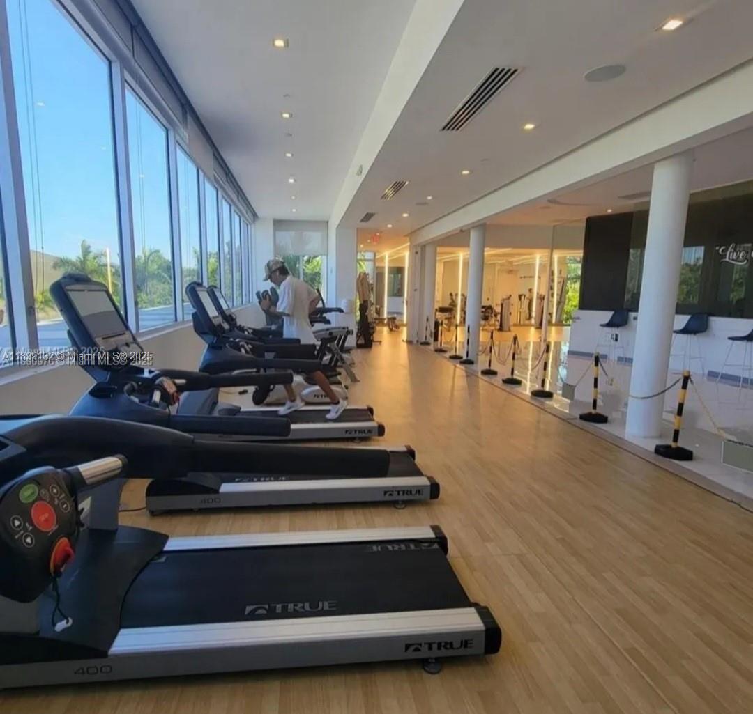 LANDMARK AT DORAL CENTRAL - Residential Lease