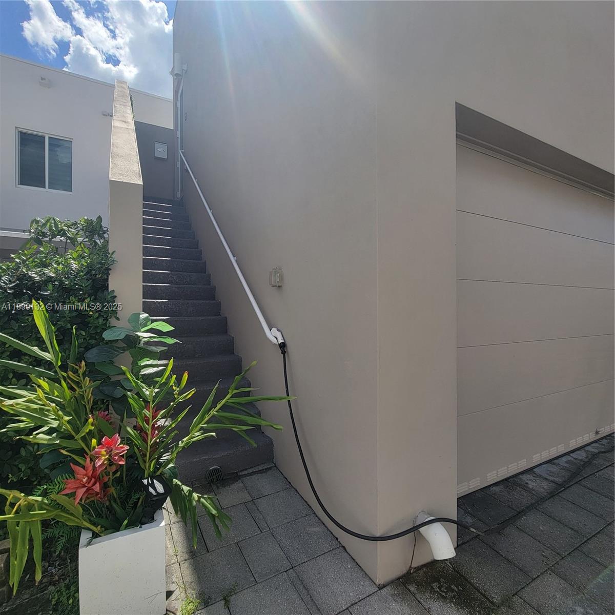 LANDMARK AT DORAL CENTRAL - Residential Lease