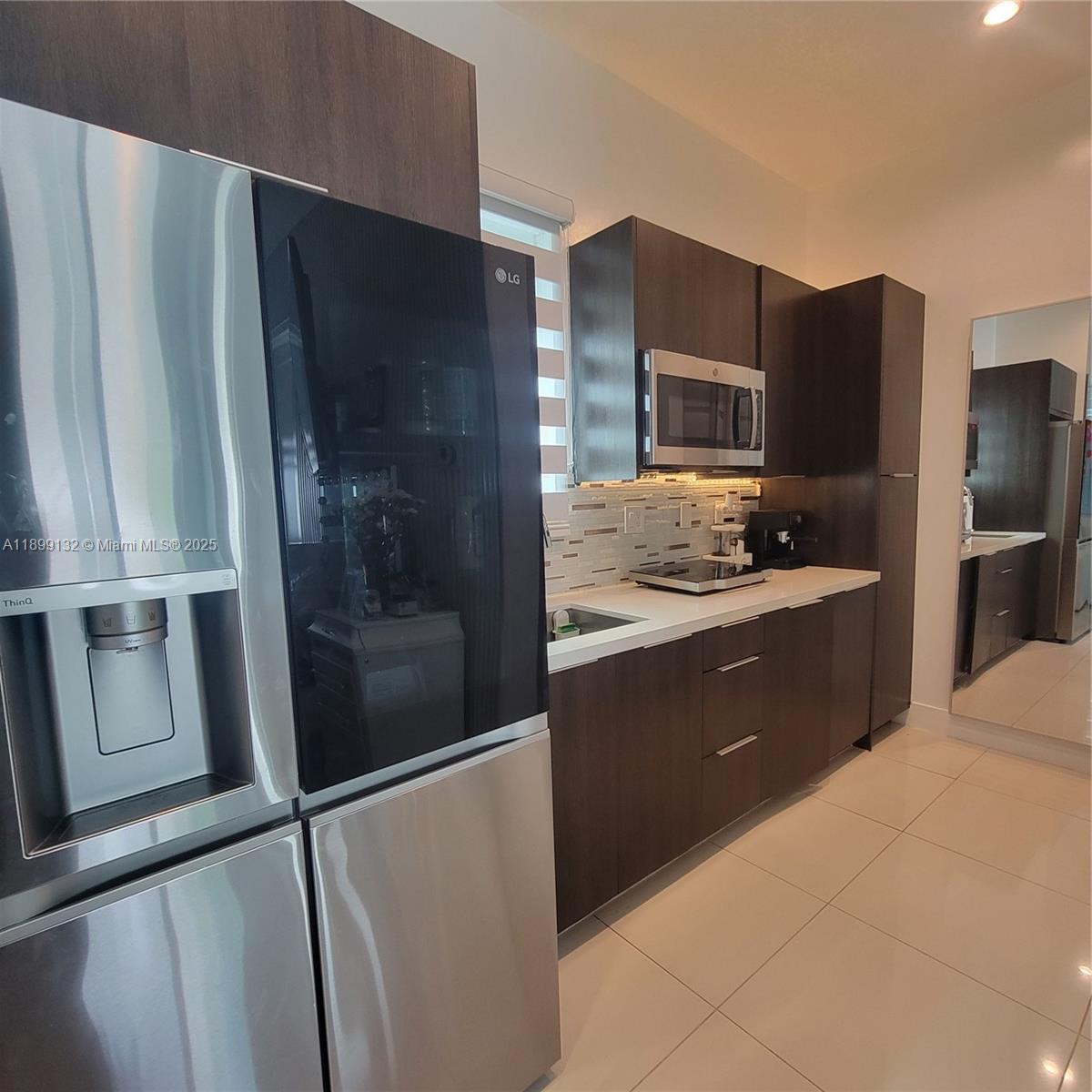 LANDMARK AT DORAL CENTRAL - Residential Lease