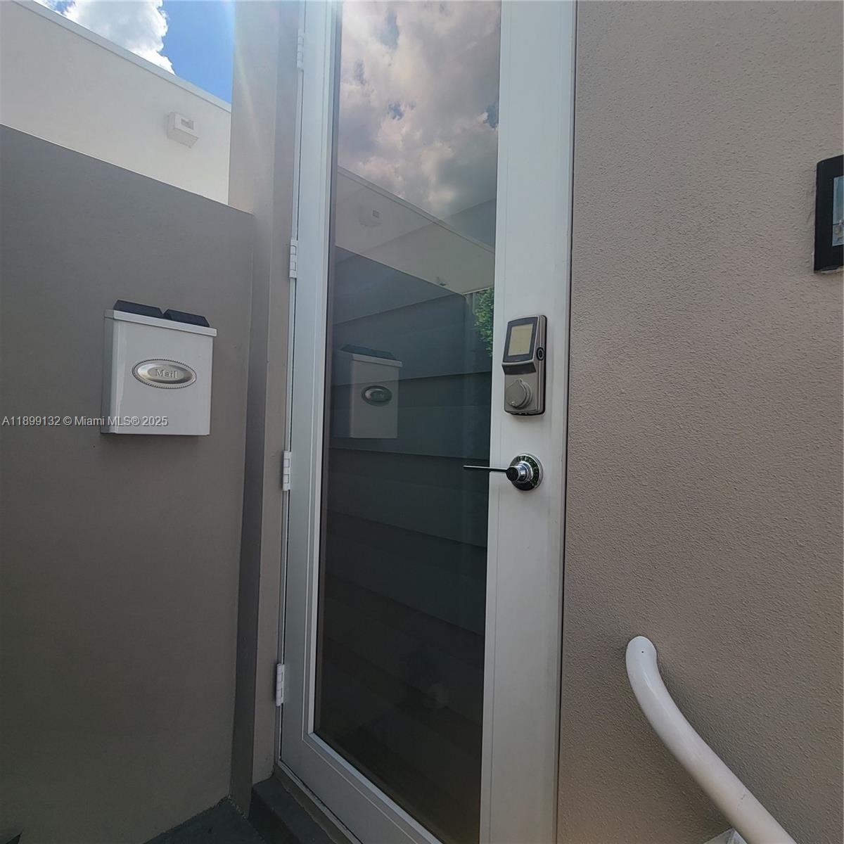 LANDMARK AT DORAL CENTRAL - Residential Lease