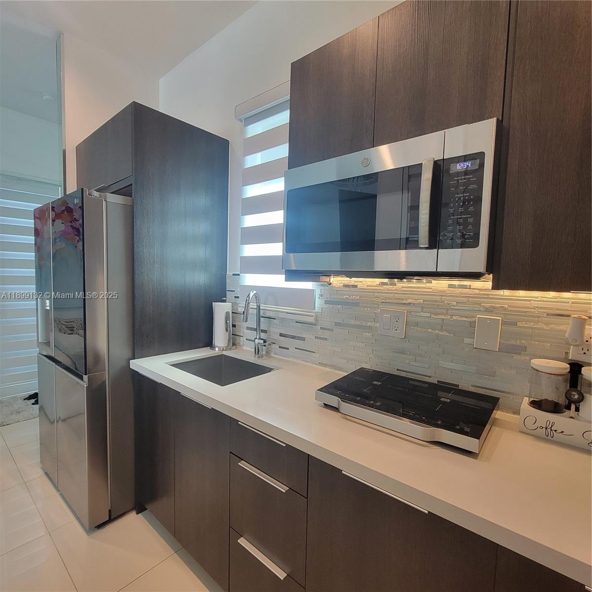 LANDMARK AT DORAL CENTRAL - Residential Lease