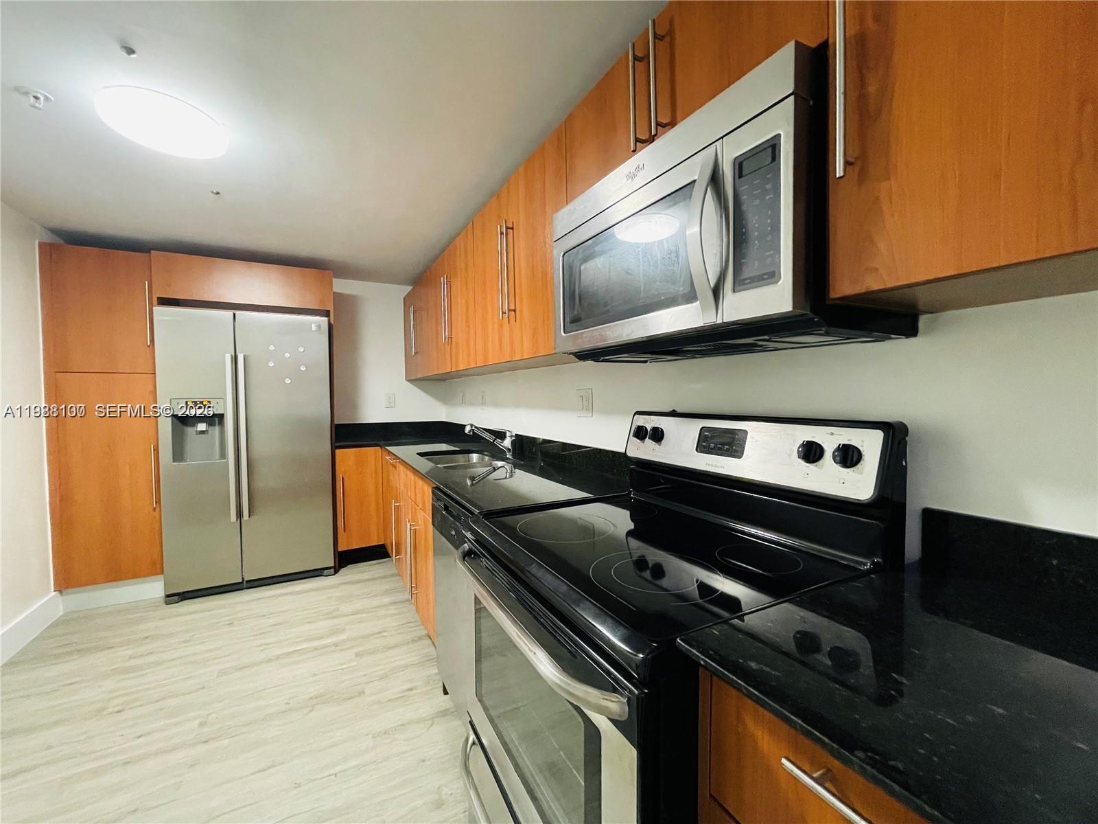 RESIDENCES ON HOLLYWOOD B - Residential