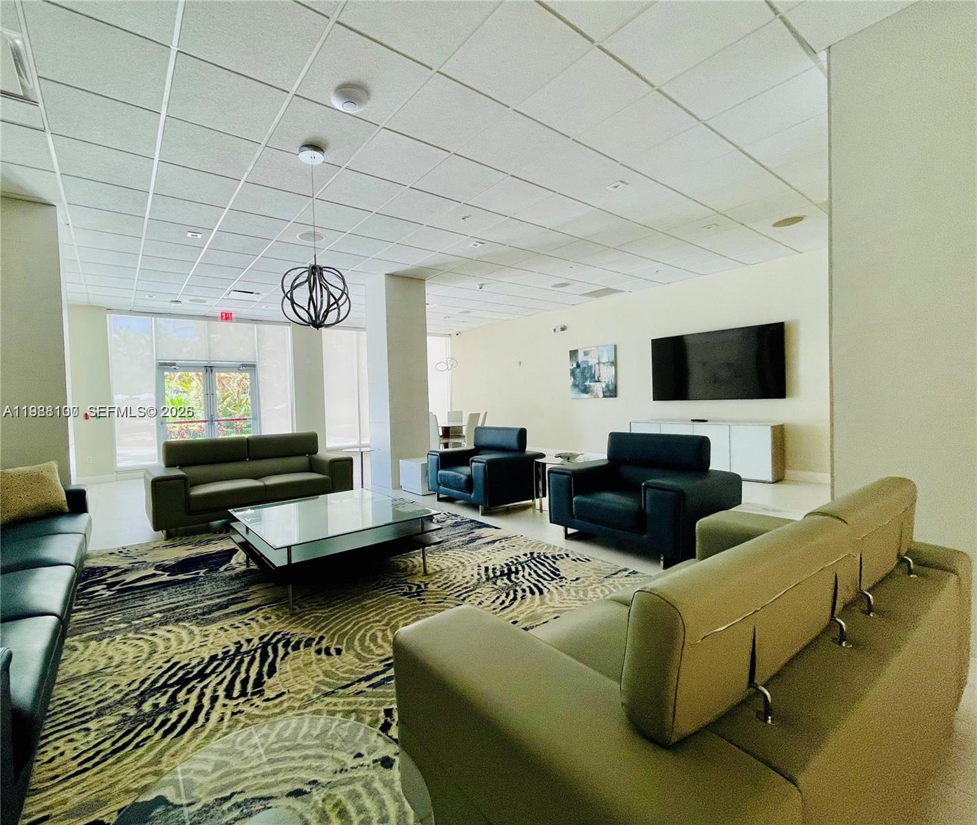 RESIDENCES ON HOLLYWOOD B - Residential