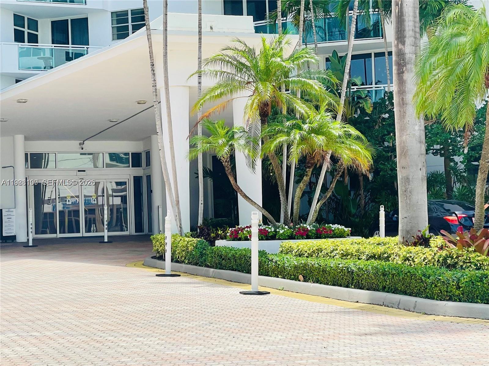 RESIDENCES ON HOLLYWOOD B - Residential