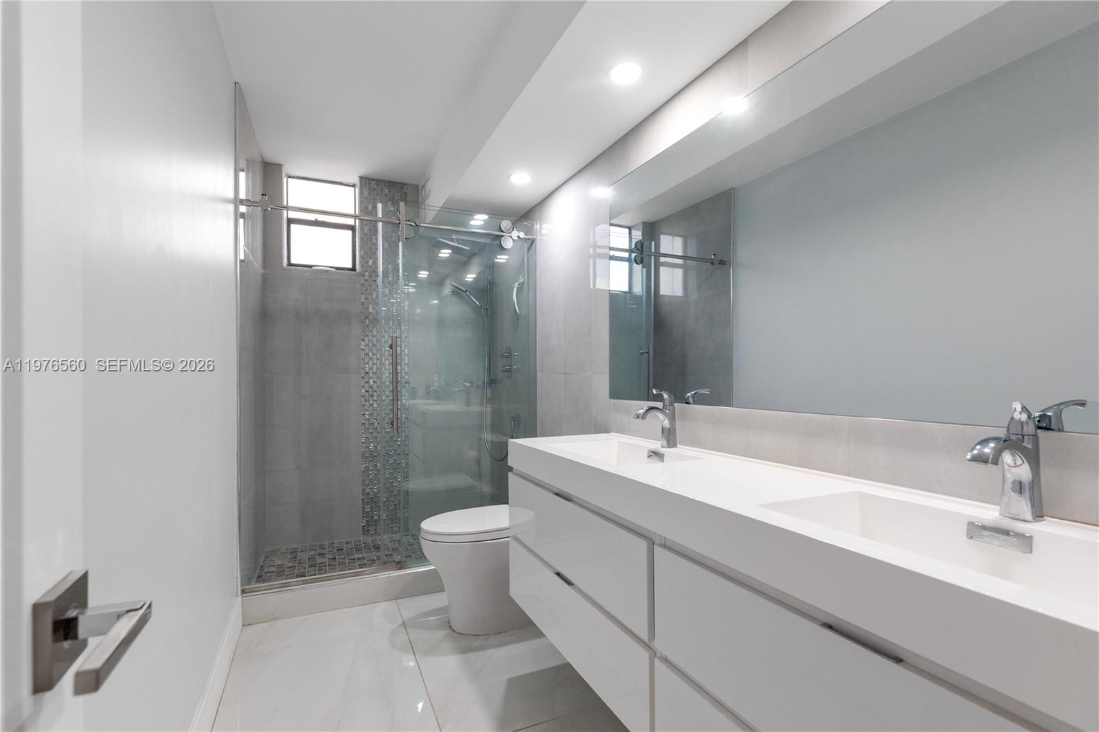 2500 Parkview Dr 1121