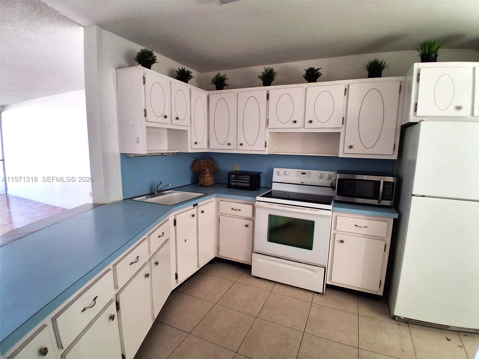 JADE WINDS GROUP - - Residential Lease