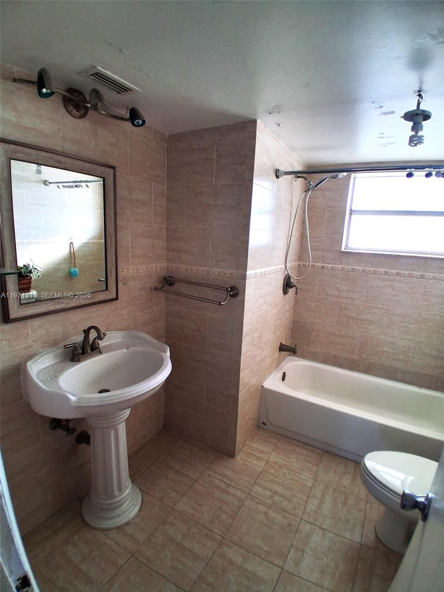 JADE WINDS GROUP - - Residential Lease