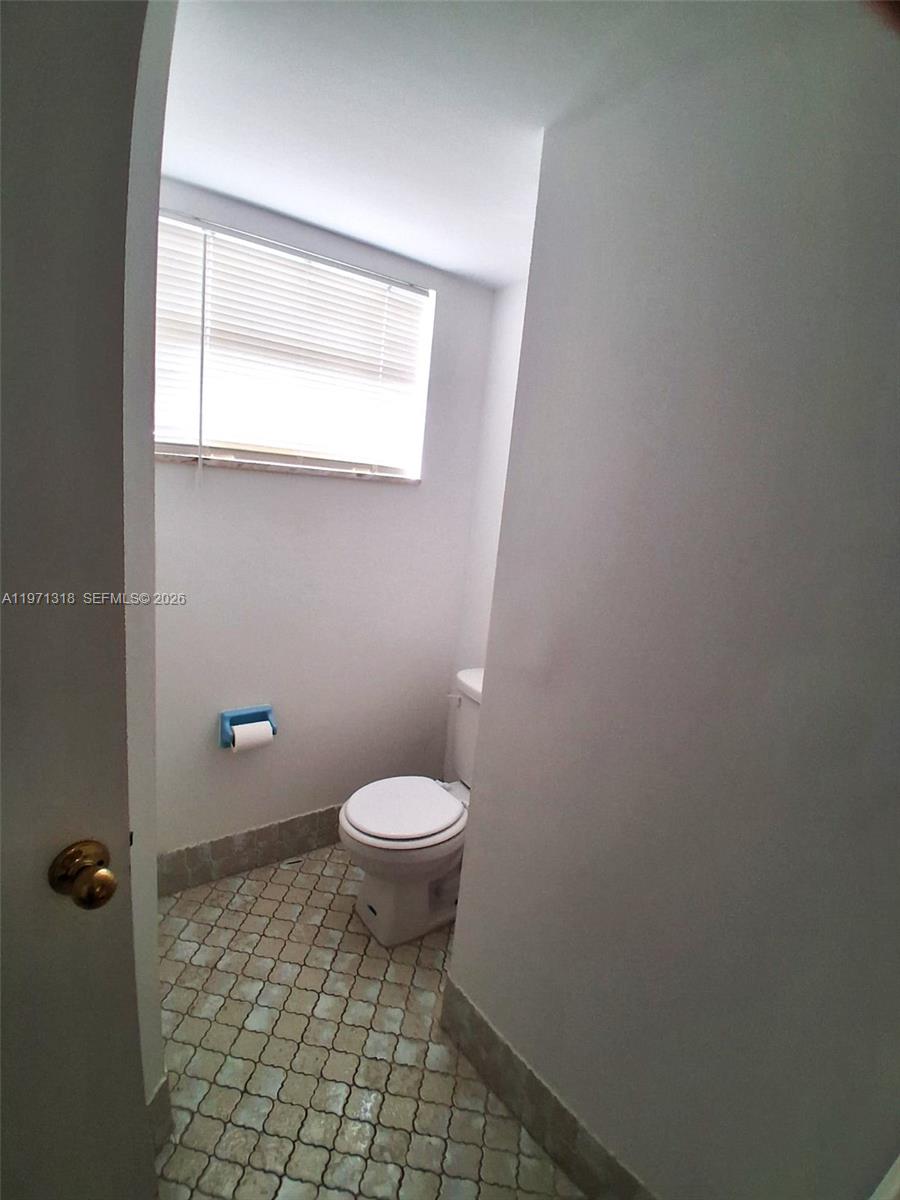 JADE WINDS GROUP - - Residential Lease