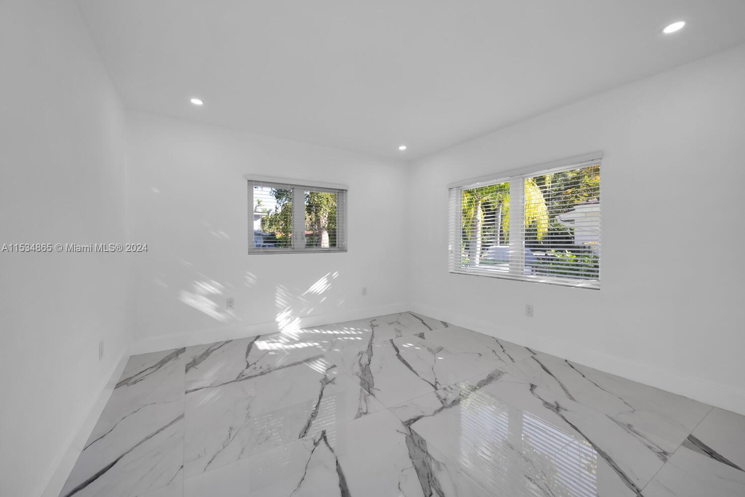 CORAL GABLES RIVIERA SEC - Residential