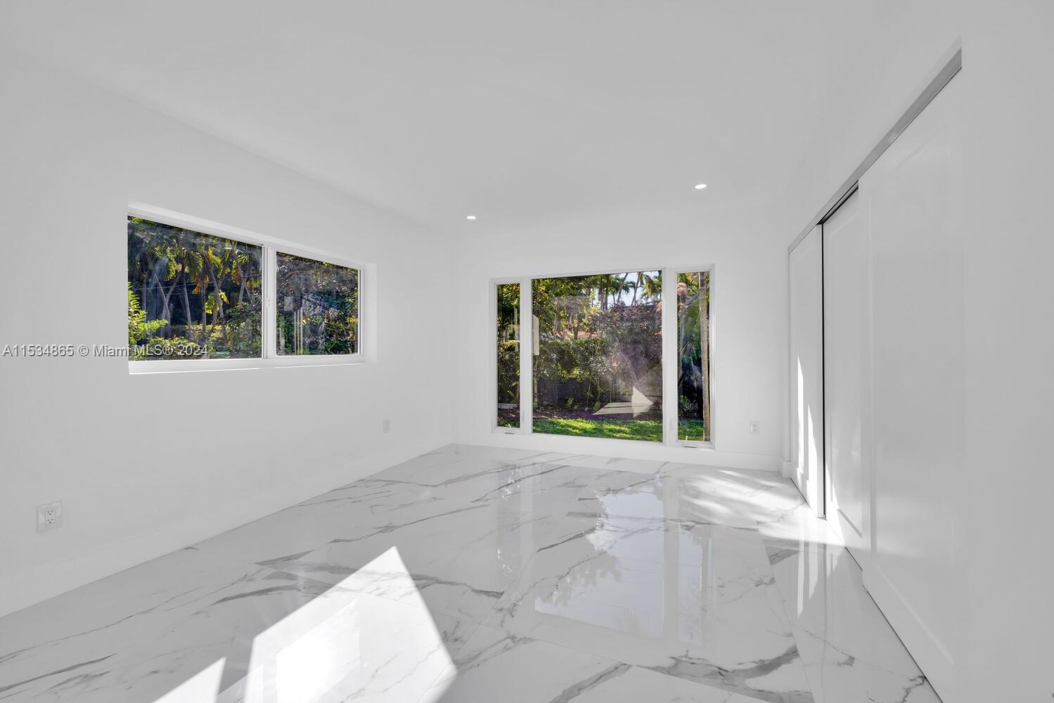 CORAL GABLES RIVIERA SEC - Residential