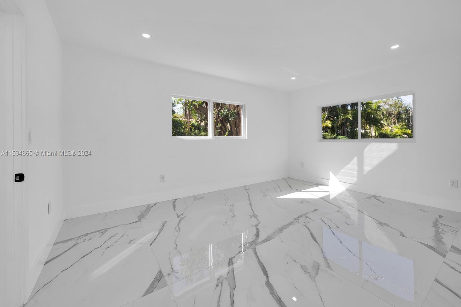 CORAL GABLES RIVIERA SEC - Residential